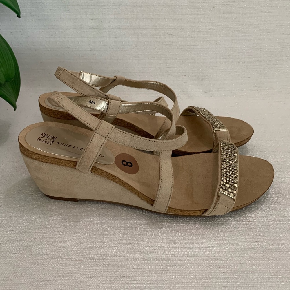 NWOT Anne Klein Jasia iflex Beige Microsuede Strappy Wedged Sandals Woman’s 8M